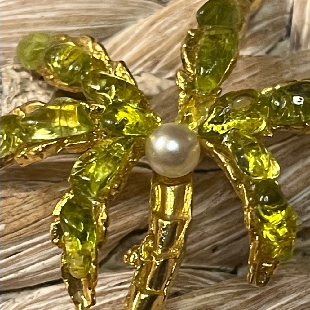 Gold Tone and Green Glass Palm Tree Brooch - Picture 2 of 6